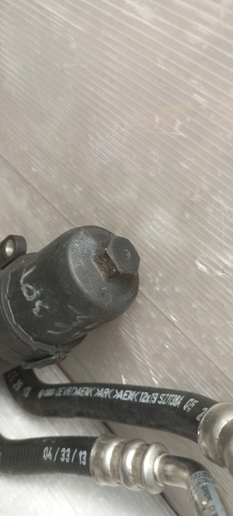 Корпус патрубок фільтр оливи коробка передач audi a6 3,0tdi Доставка