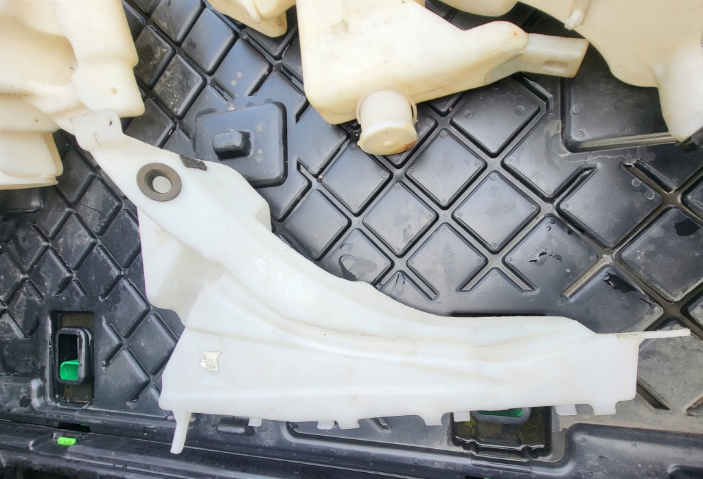 фото №1, Бачок рідина омивача volvo c30 оригінальний номер eu