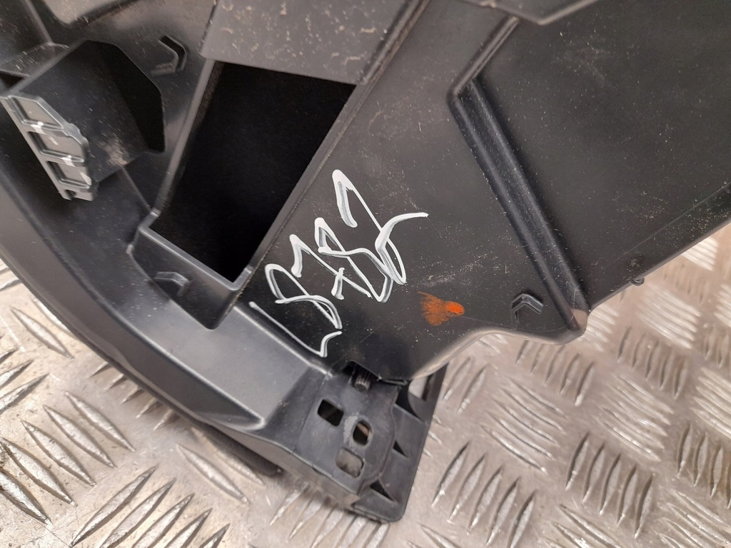 фото №8, Бардачок mercedes-benz gle 2021 a1676802304