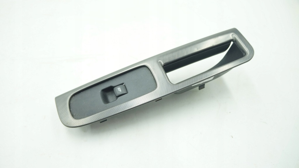 фото №1, Volvo c30 кронштейн дверь dekor r-design левый перед