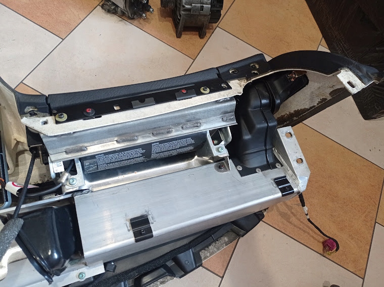 фото №11, Приборная панель приборная консоль приборная панель каркас audi a8 d2