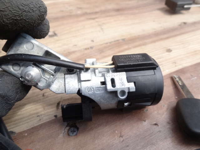 фото №4, Citroen c-elysee 16r 1,6 16v замок запалювання + ключ