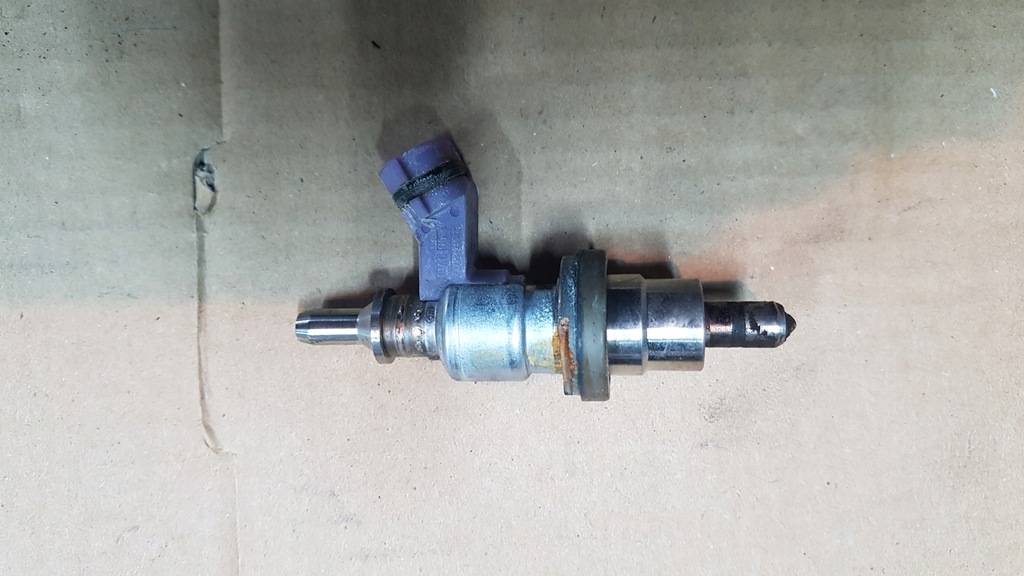 фото №1, Toyota avensis t27 verso auris форсунка