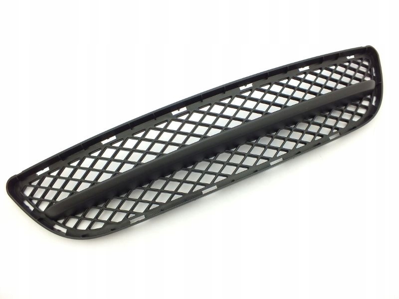 Решётка средняя открытая бампера перед bmw e90 e91 318 320 323 51117154556 в Украине