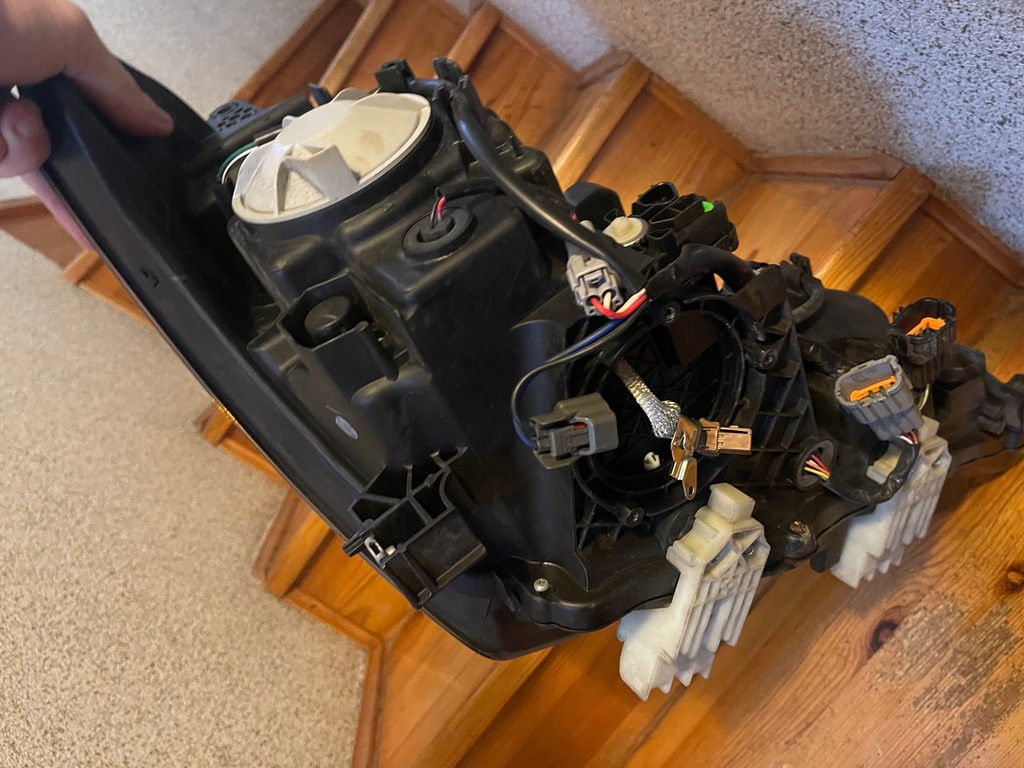 фото №8, Infiniti qx56 2011 лампа передняя левая ксенон