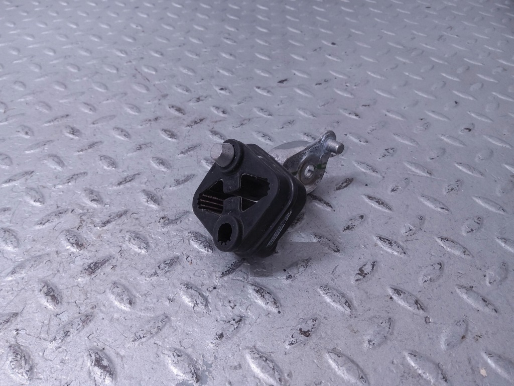 Купити Кронштейн глушника bmw xm 8631988