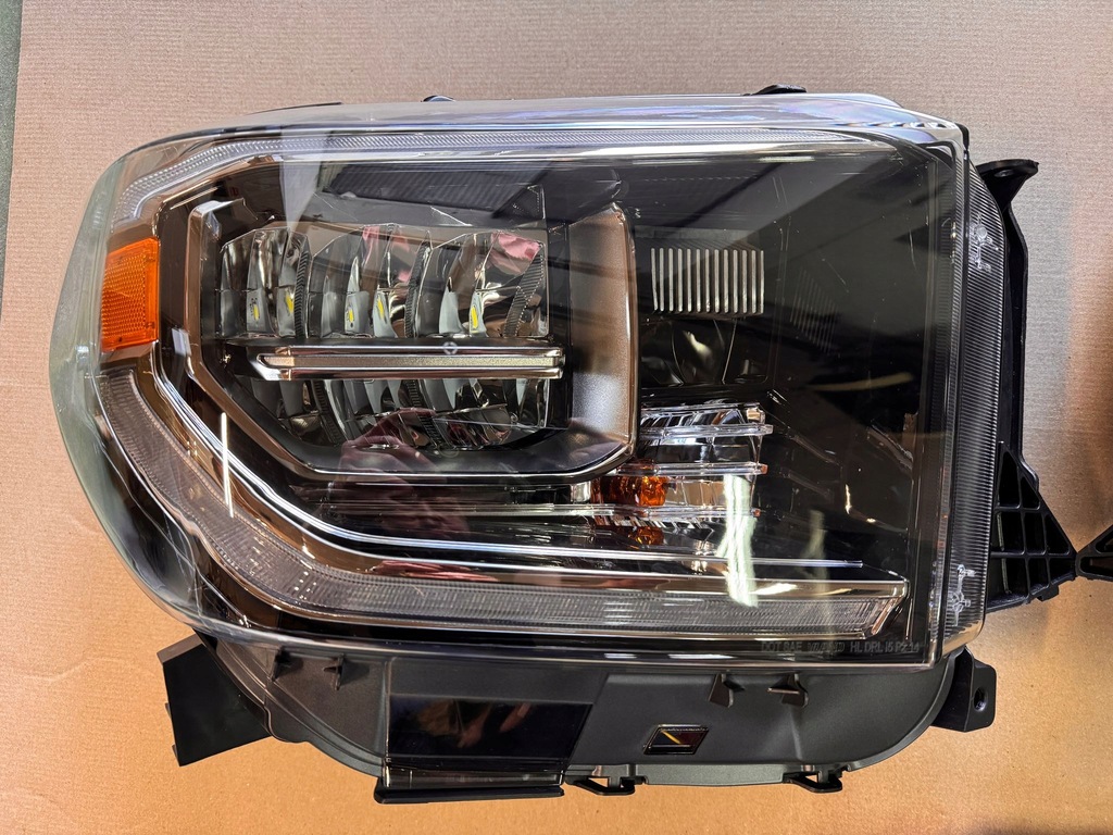 фото №14, Лампа лампы titanium led vland середина серебристый kpl. toyota tundra 2014-2018