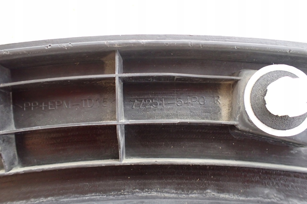 фото №16, Suzuki vitara iii 3 молдинг накладка правый задняя