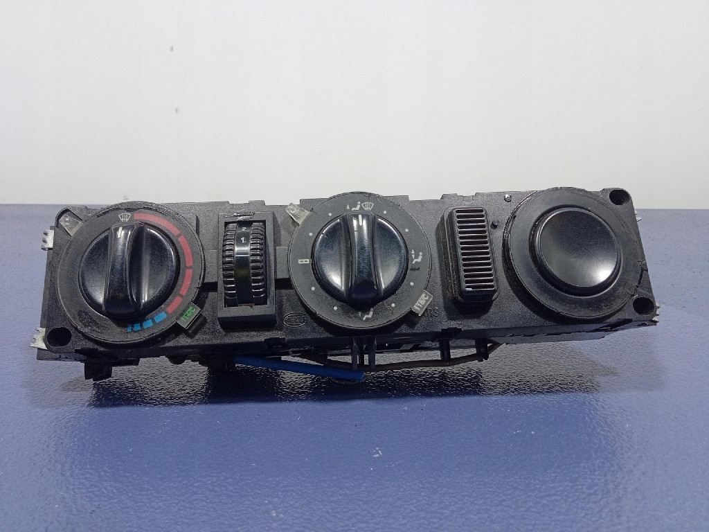 фото №1, Mercedes vito w638 переключатель кондиционера обдув a0008306185