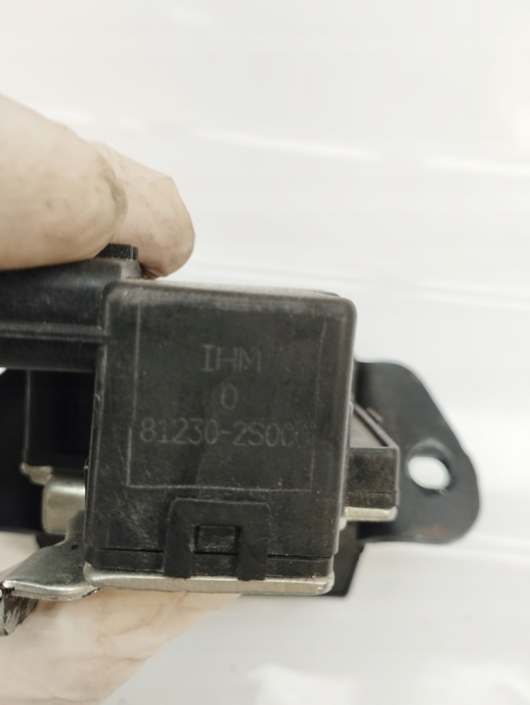 фото №10, Hyundai ix35 замок кришки багажника 81230-2s000