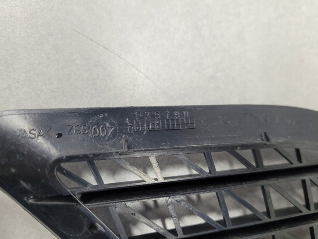 Решётка заглушка правая впуск воздуха капота передок  mercedes sprinter w906 906 Цена