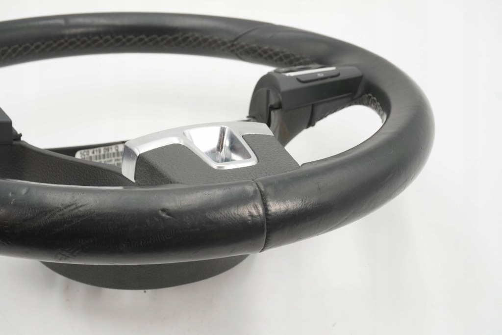 Руль кожаный многофункциональный vw jetta vi 5c0419091q Недорого