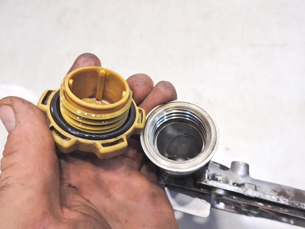 фото №5, Крышка защита распределительного вала subaru forester iii 2.0 d