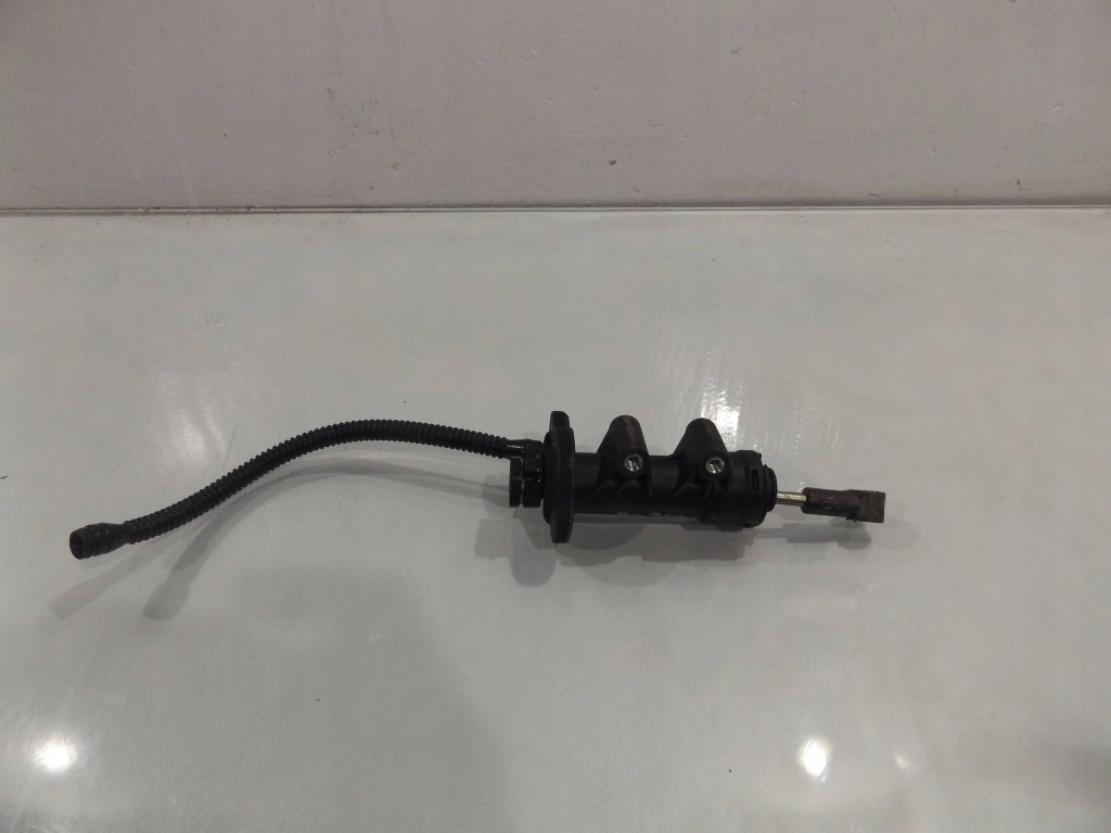 Купить A6 c6 2,7tdi помпа сцепления 4f0721401a