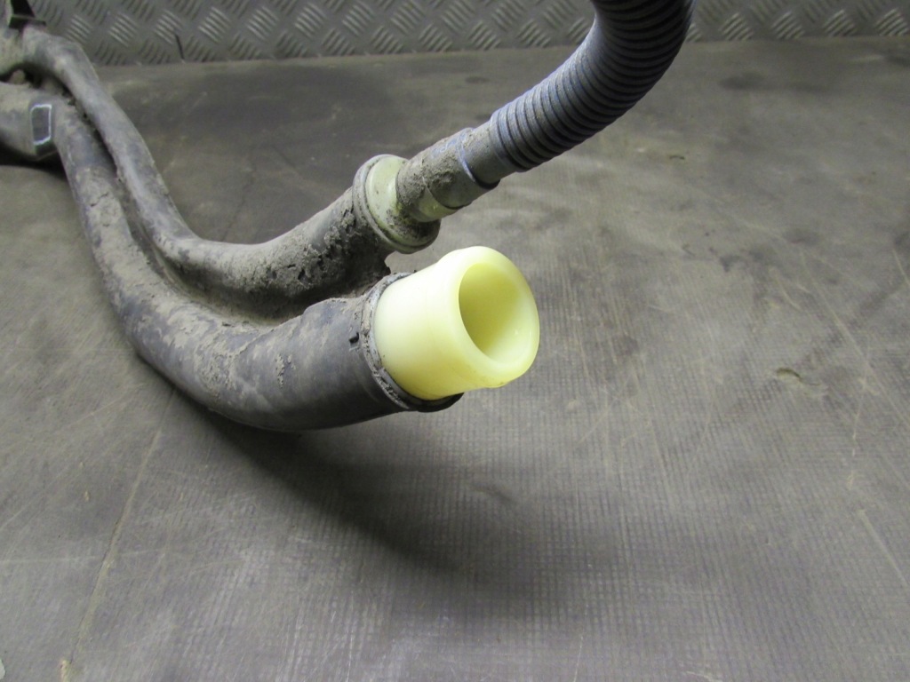 Труба заливная горловина топлива opel zafira b 05-14r 13159945 Цена