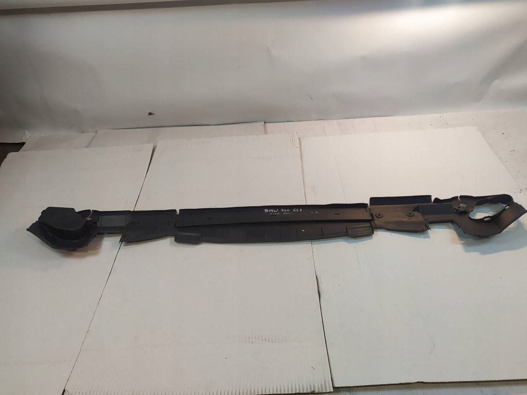 Накладка радиатора впуск воздуха bmw 5 e60 e61 Доставка