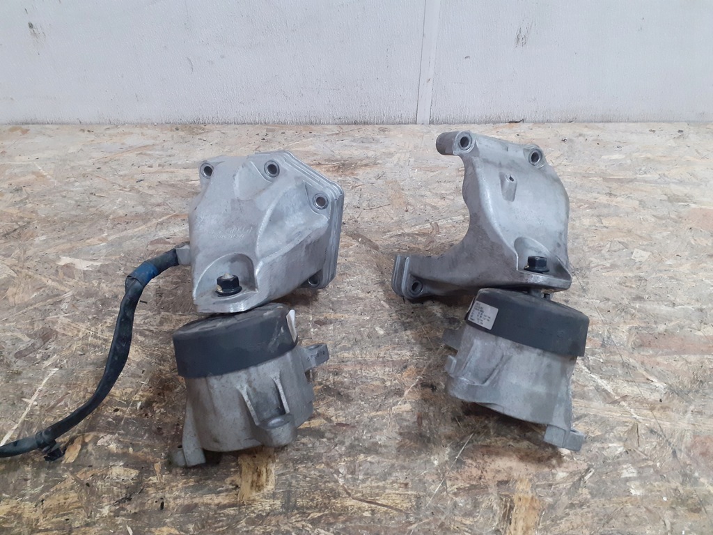 фото №1, Genesis g80 3.8 awd 2015- подушка кронштейн двигуна