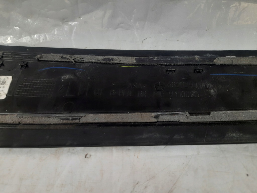 фото №10, Dodge ram 1500 v 19- молдинг дверь левый задняя 68292931ad usa