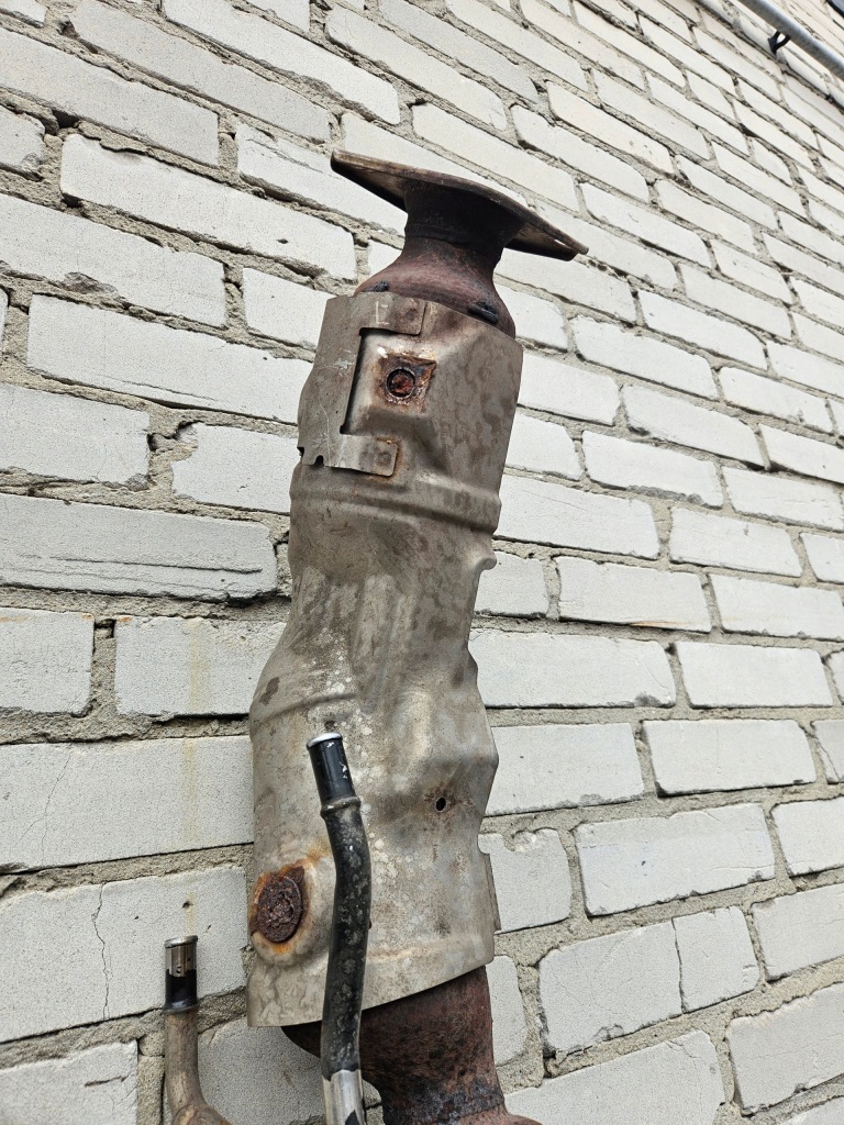 Toyota prius plus + 09-17 корпус катализатор труба Доставка