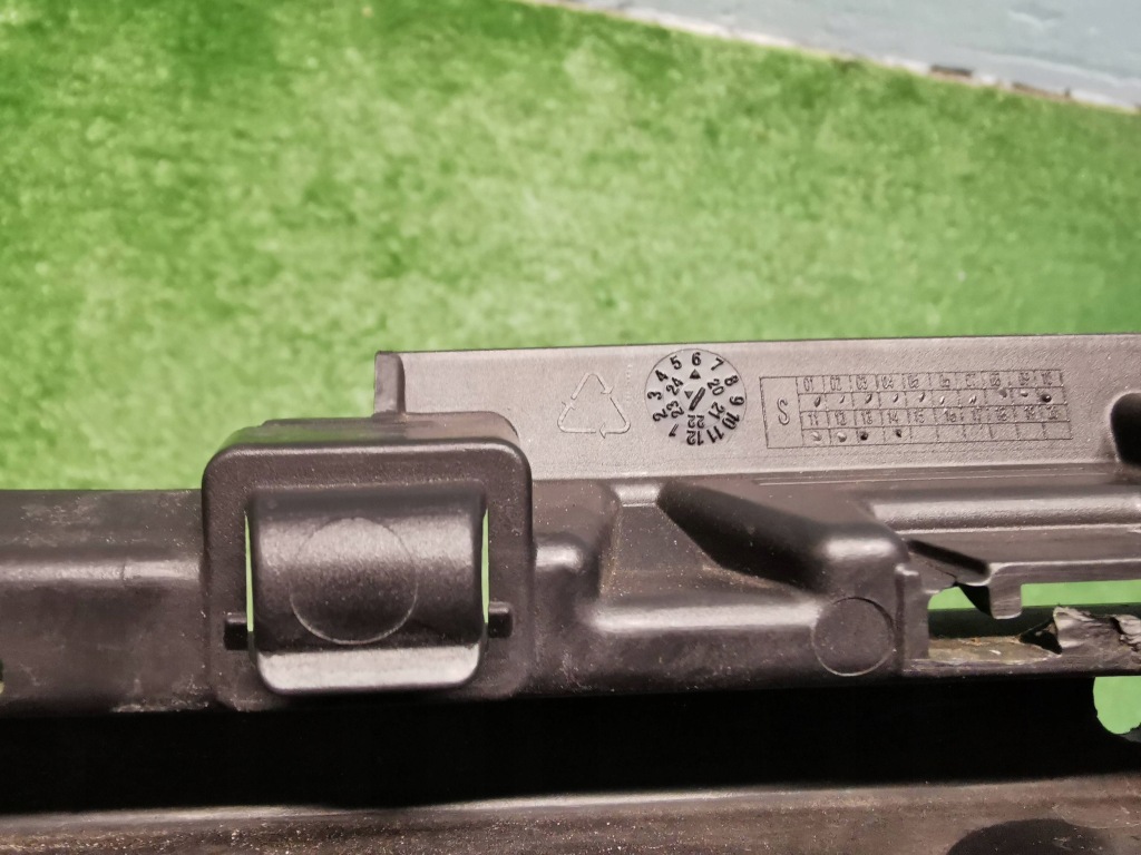 Porsche panamera 3 972 976 23- решётка нижняя бампера передний 976807683 Доставка