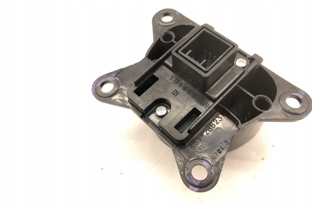 фото №8, Кнопка тормоза ручного jaguar s-type x200 r832b623 2.7l дизель 152kw