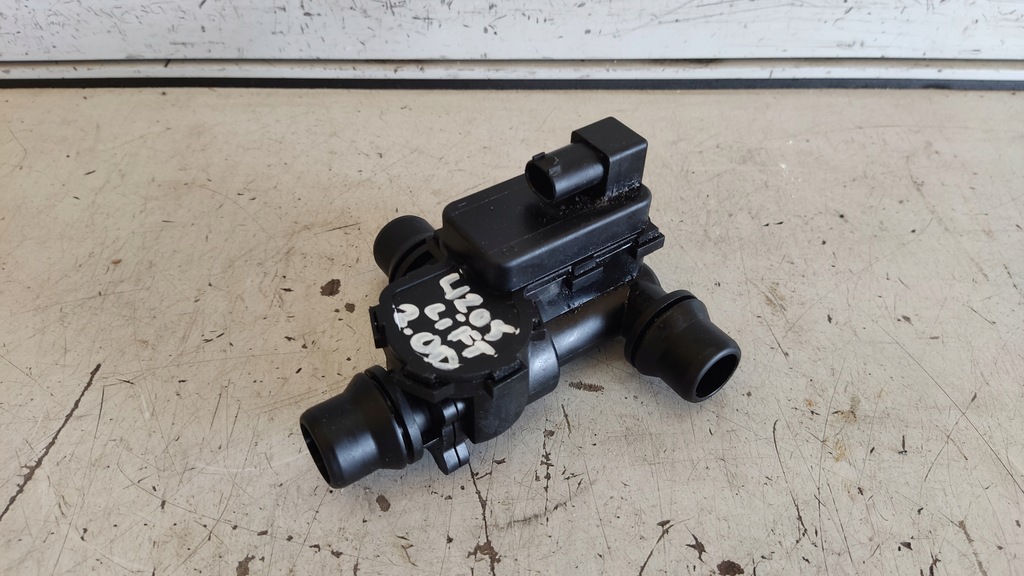 фото №1, Mercedes w205 патрубок клапан wody