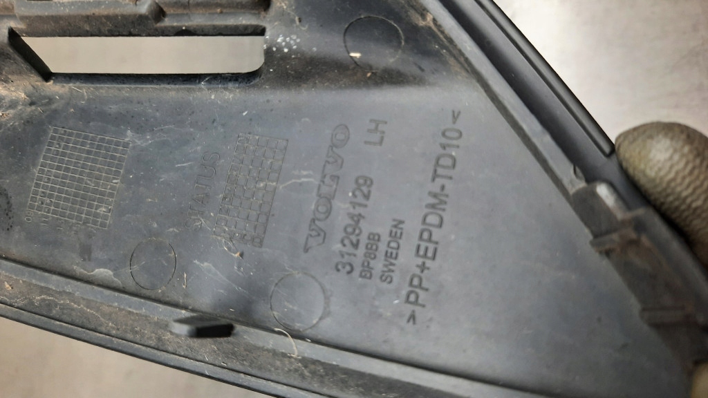 фото №11, Решітка бампера ліва 31294129 volvo s60 ii v60 10-13r