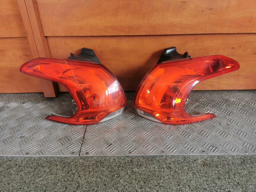 фото №1, Лампа правый задняя peugeot 2008 13-