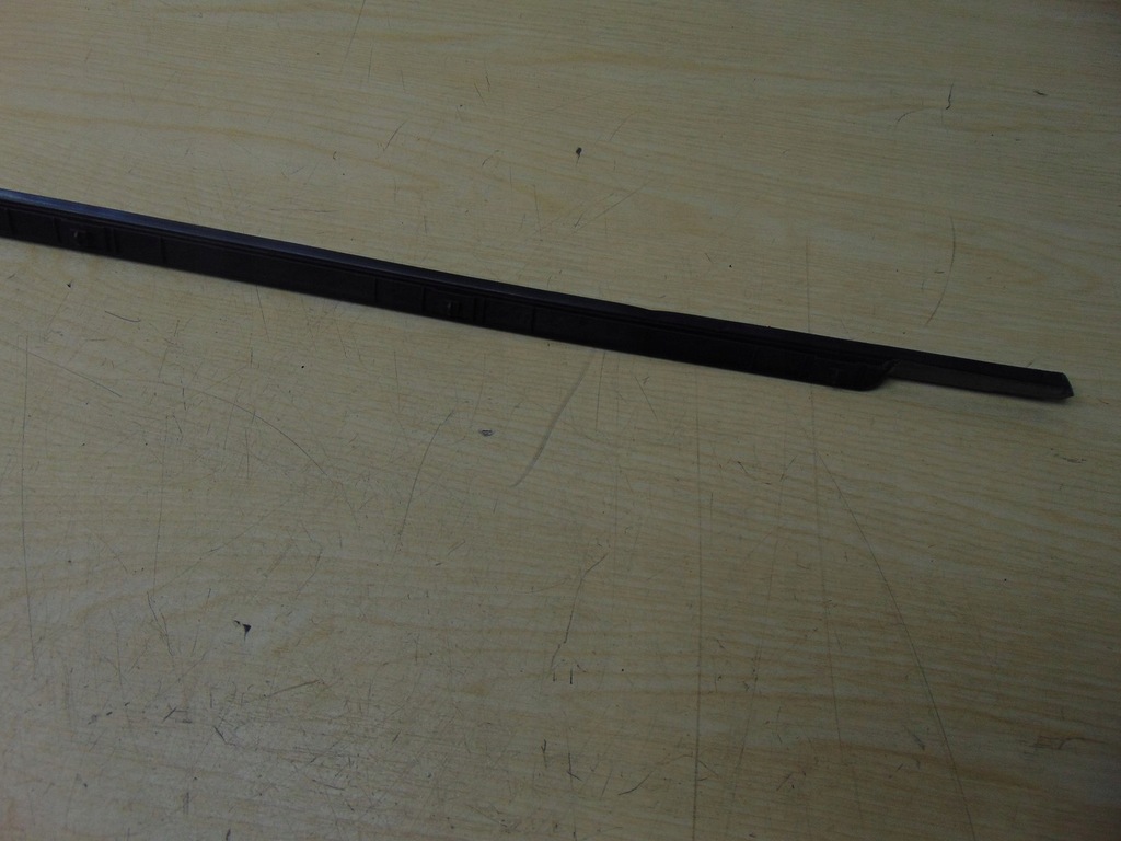 фото №12, Молдинг бічна ущільнювач ліва перед mercedes w213