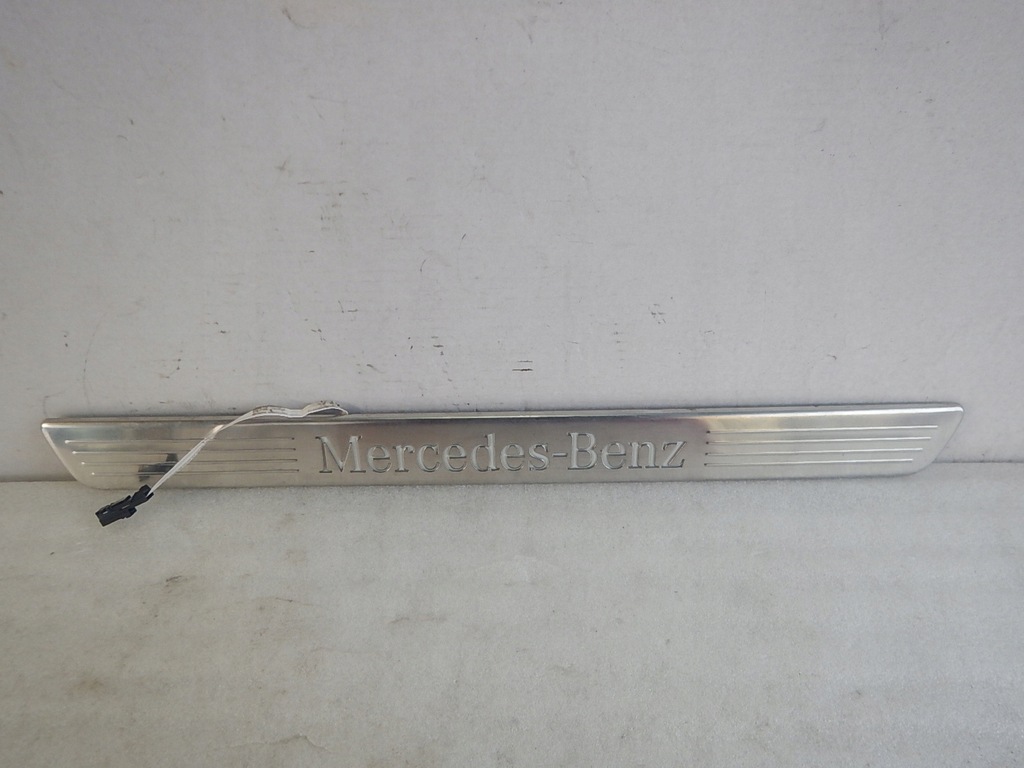 фото №1, Mercedes c w205 молдинг na порог led