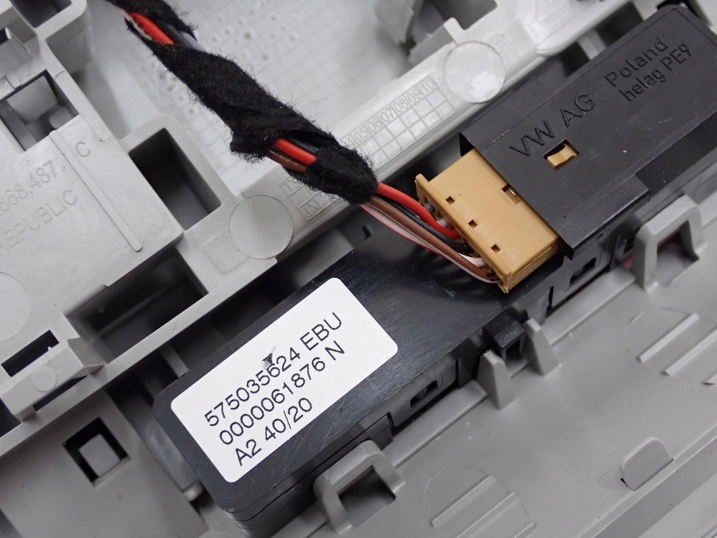 фото №8, Лампа салону кабіни оригінал 3b0035711b seat ibiza v 6f 20r