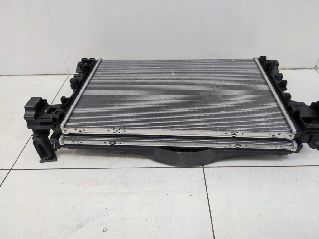 Купити Радіатор води вентилятор радіатор mercedes a klasa w177 177