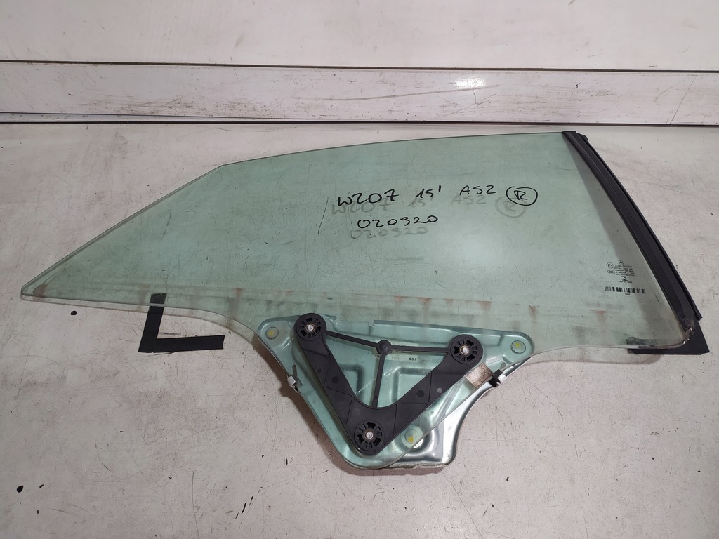 фото №1, Mercedes w207 скло правий задня