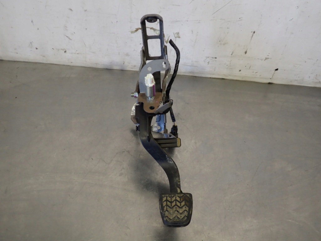 Купить Педаль сцепления toyota urban cruiser