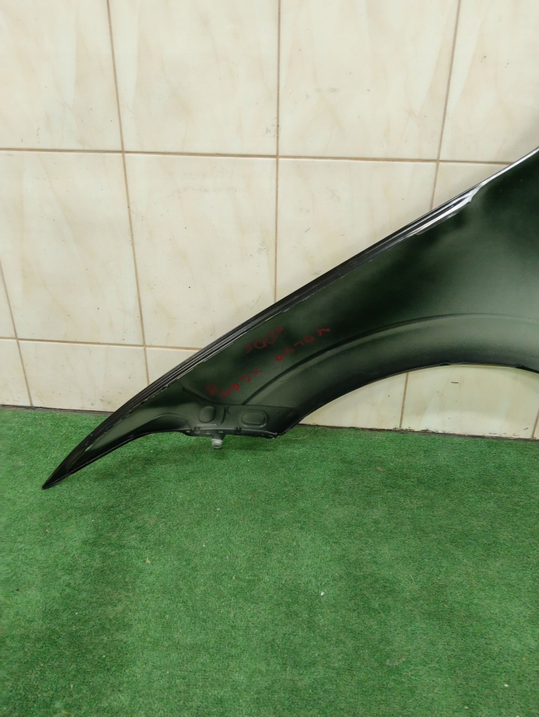 Крыло  перед правый  volvo xc60 2 в Украине