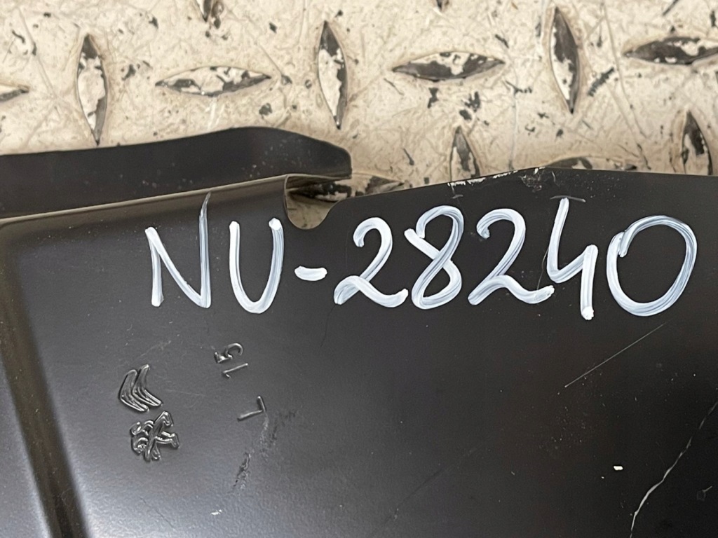 Новый оригинальный порог стойка  правый  правая peugeot 308 t9 2 2 13-21 Доставка