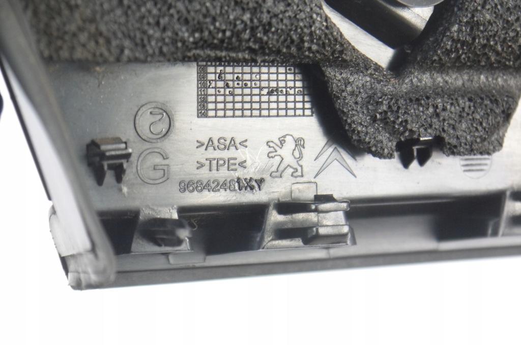 фото №8, Peugeot 3008 09-16 заглушка крыла треугольник правый