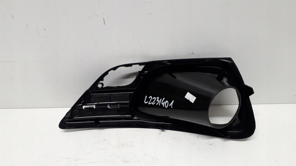 Fiat linea 20- заглушка решётка противотуманной фары правая в Украине