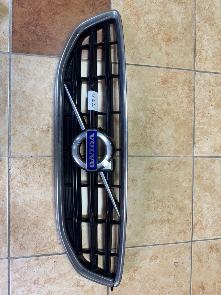 фото №1, Volvo v40 12- решітка радіатора решітка радіатора оригінал