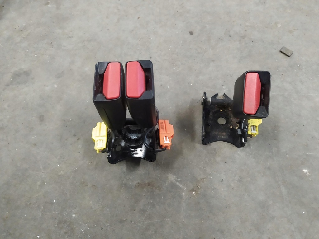 фото №1, Клипса поперечина левый задняя volvo s60 ii 2012 volvo