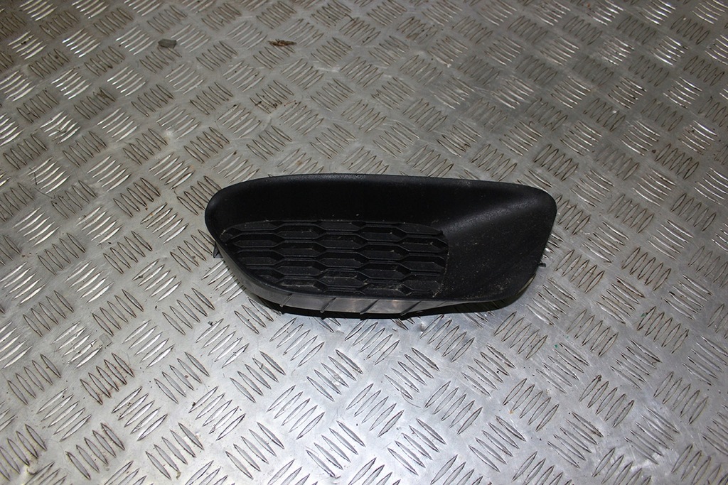 фото №1, Dodge caravan 2012 заглушка противотуманной фары решётка orygin