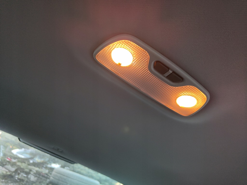 фото №1, Лампа потолочный задняя volvo v 40 v50 kombi lift