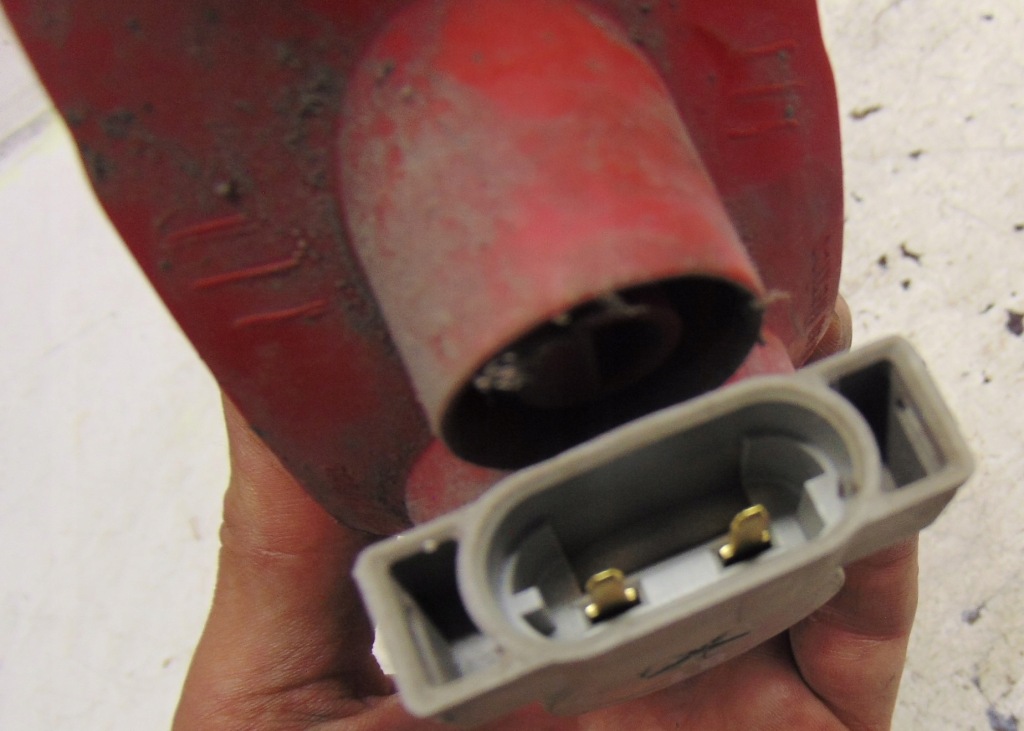 Купити Лампа w бампер протитуманна лівий задній задня chrysler 300c kombi європа