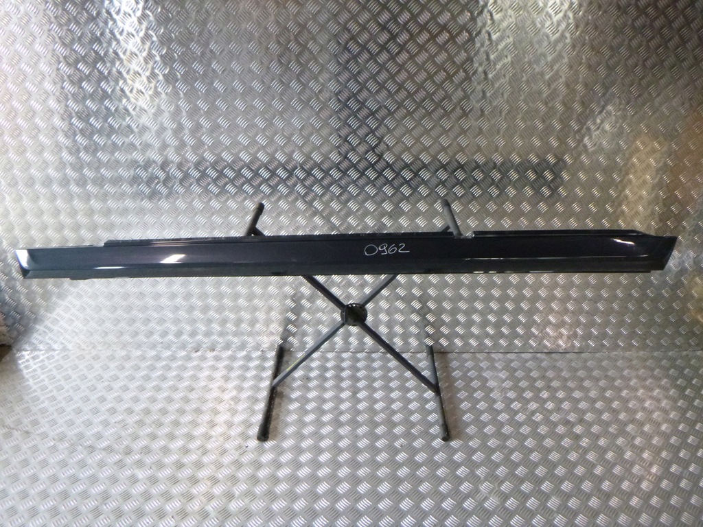 фото №1, Mercedes c klasa 204 amg молдинг порог левая