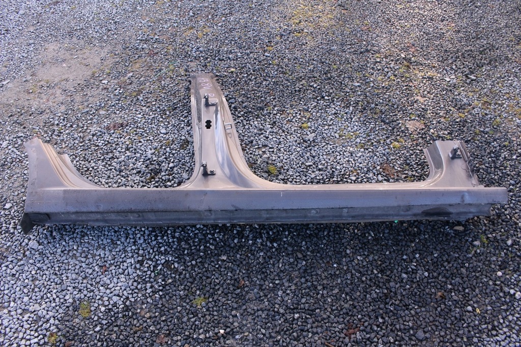 фото №1, Правий поріг блок двигуна audi a3 8v sportback