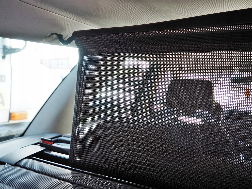 фото №7, Audi a4 b7 kombi 2004-08 шторка багажника с сетка оригинал