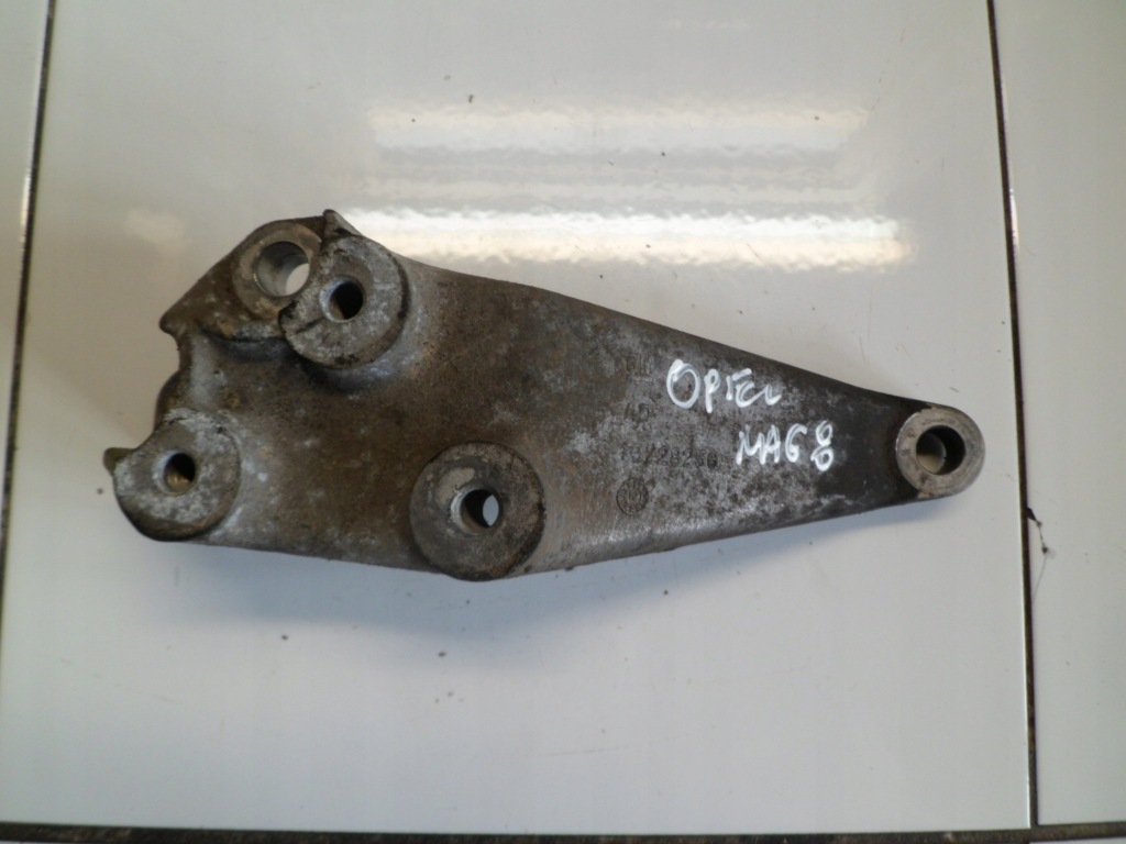 фото №1, Opel insignia 2.0cdti кронштейн коробки передач 13228256