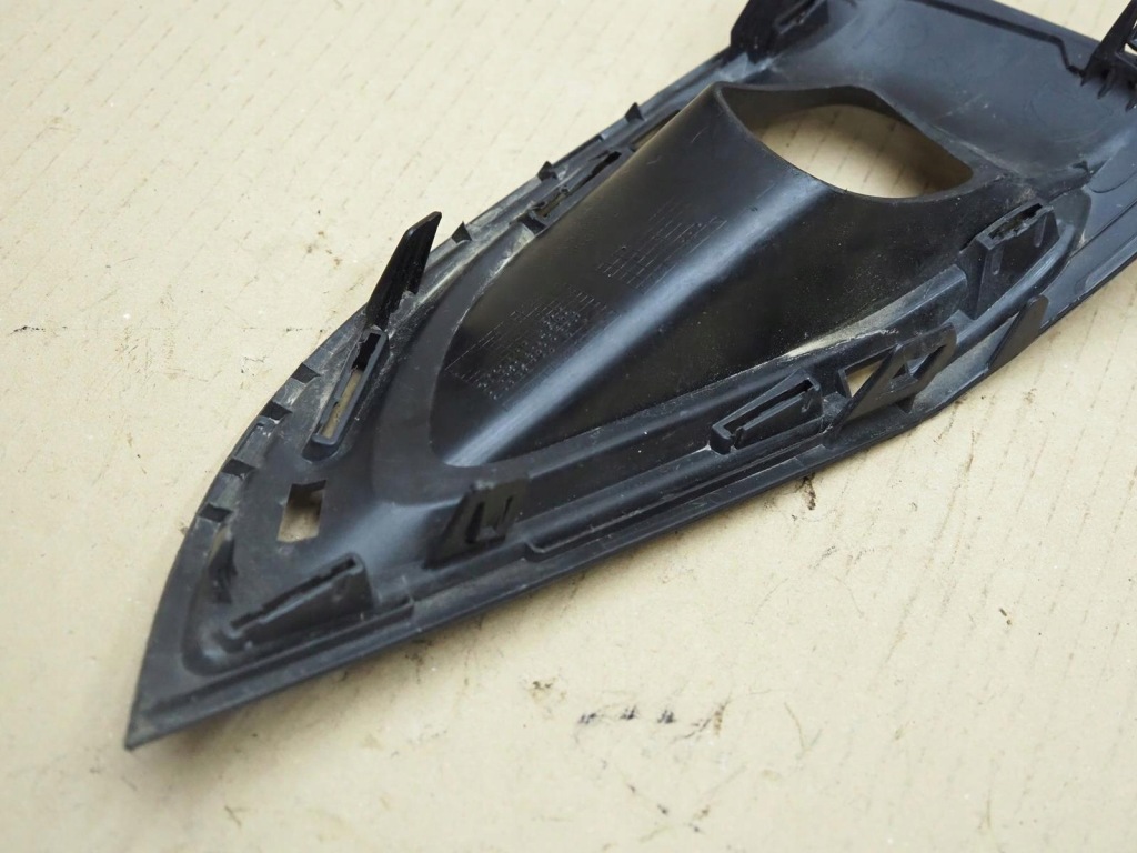 Решётка w бампер правая peugeot 3008 2 9815692777d Оригинал