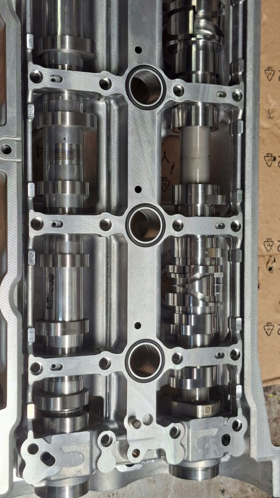 Кришка клапанів з розподільчі вали mercedes-benz a2560160200 Зі Шроту