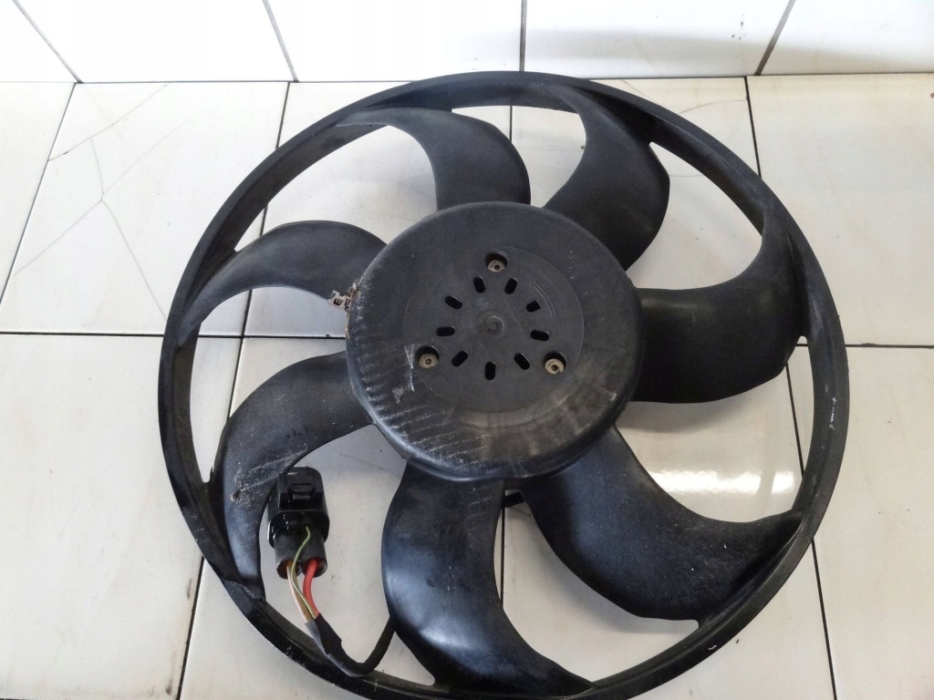 Bmw 2 f45 2015 1.5 b grantourer вентилятор радиатора 7636071-06 Недорого